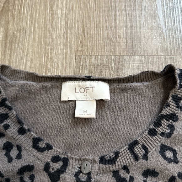 Ann Taylor Loft 100% Cotton Leopard Print Dark Brown Button Up Cardigan Size M - Picture 3 of 12